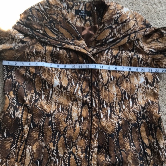 Dennis Basso medium snake print jacket . - Picture 7 of 8